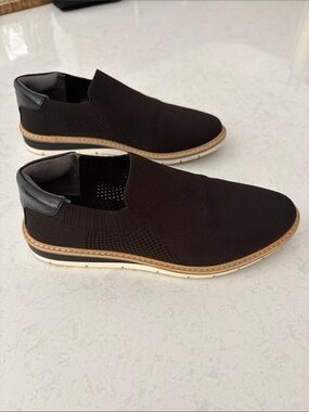 me too Black Slip-On Knit Loafer with Tan Trim